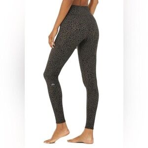 Alo Yoga High-Waist Vapor Leggings Leopard Olive Branch Size XS EUC
